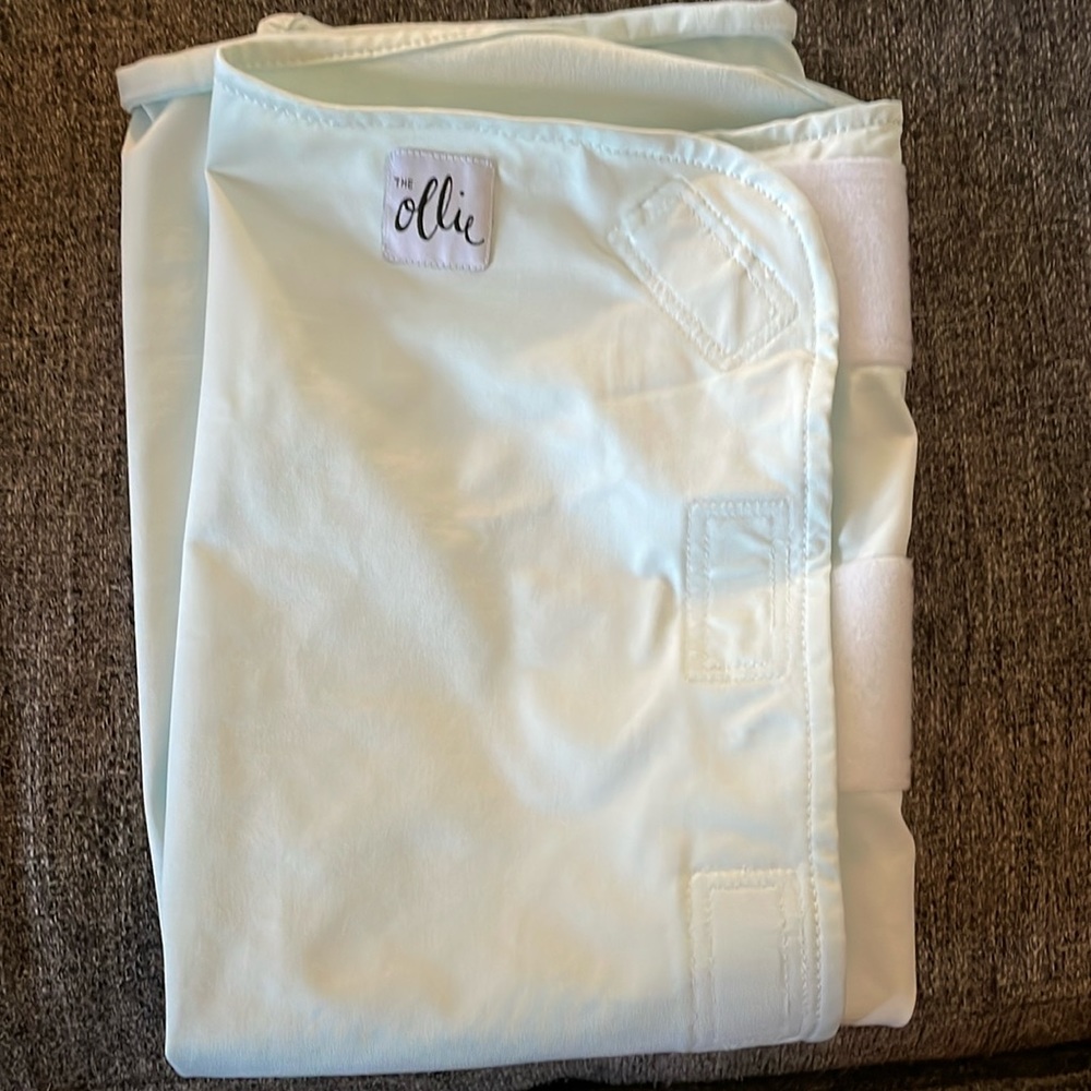 Ollie swaddle sky blue